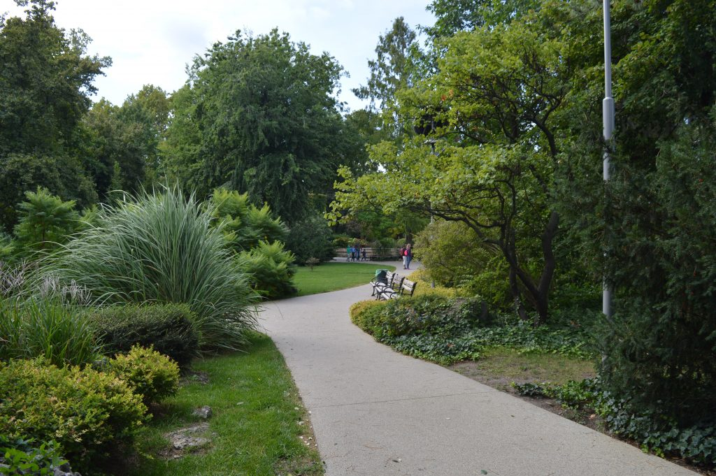 Margaret Island Budapest Japanese Garden Benches
Image from: http://margaretislandbudapest.com/margaret-island-japanese-garden/