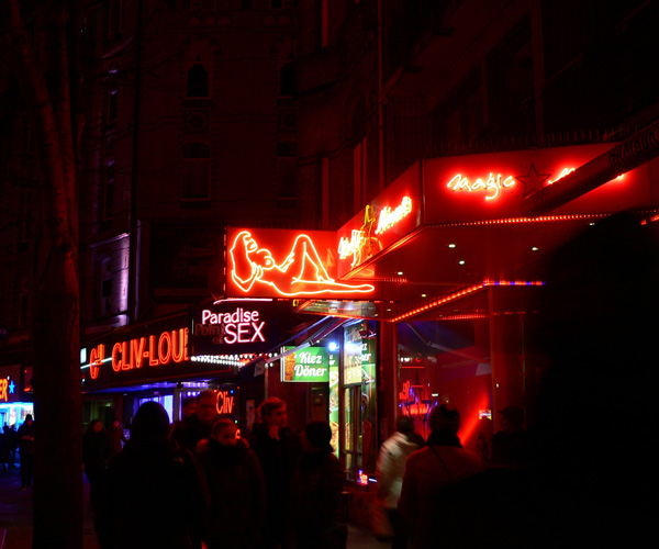 stag-do-ideas-night-pub-crawling